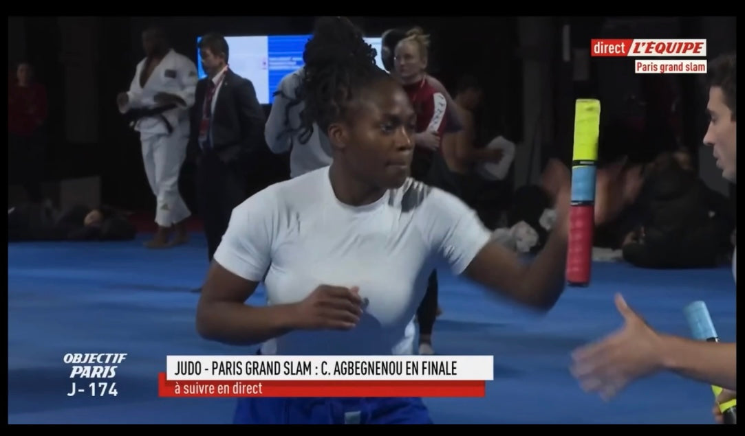 Charger la vidéo : Vidéo d&#39;entrainement de Clarisse Agbegnenou avec les sticks de Cognitive Stick.